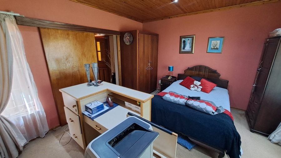 5 Bedroom Property for Sale in Fichardt Park Free State